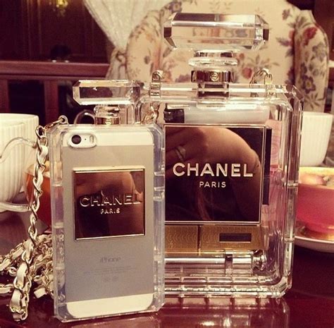 chanel hoesje iphone 5 parfum|Chanel ipad case.